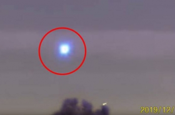 美国内华达州拉斯维加斯UFO现踪时速1600km飞行？关岛也出现神秘火球