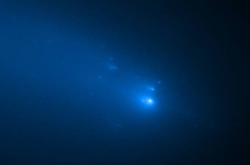 哈勃太空望远镜捕捉到阿特拉斯彗星（Comet ATLAS，C/2019 Y4）分裂成30块碎片