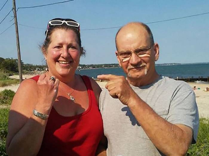 美国纽约州女子海滩戏水弄丢戒指 竟在36年后找回来